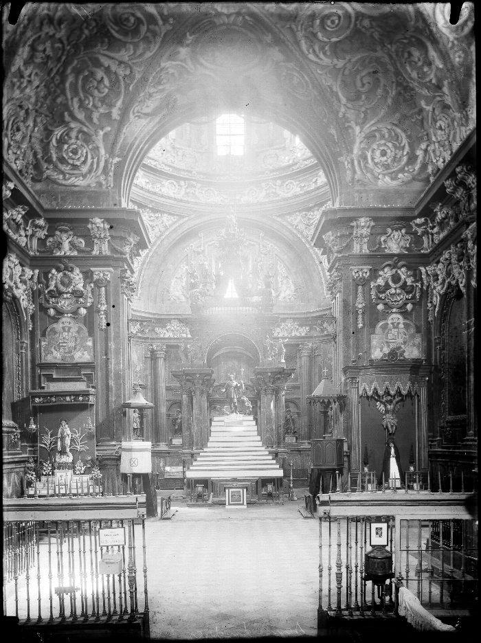 Interior de San Isidro antes de su destrucción