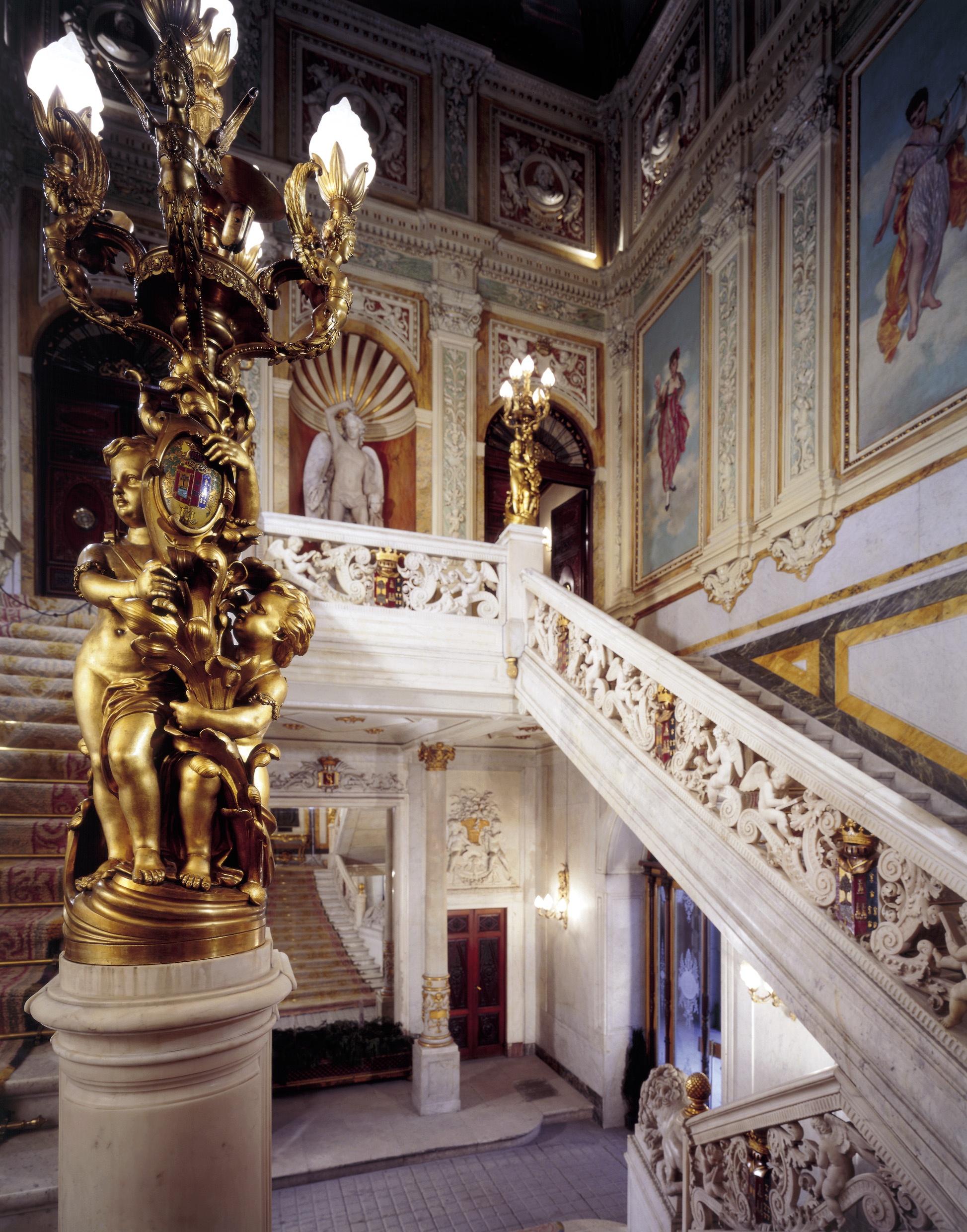 Escalera de la cámara de Comercio de Madrid.