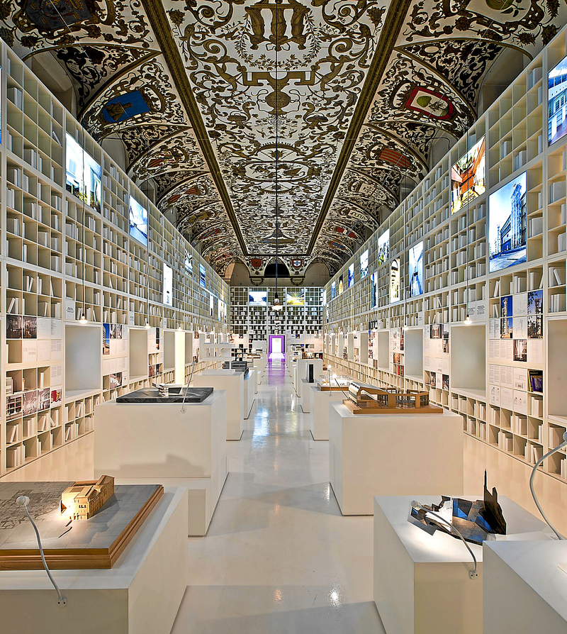 Vista del Salón de Reinos durante una exposición celebrada allí en el año 2011.