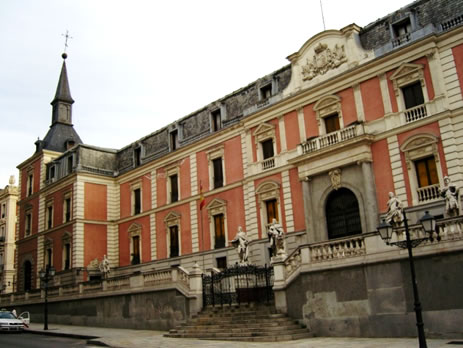 Antigua crujía del Palacio del Buen Retiro donde se situa el Salón de Reinos, durante años Museo del Ejercito.