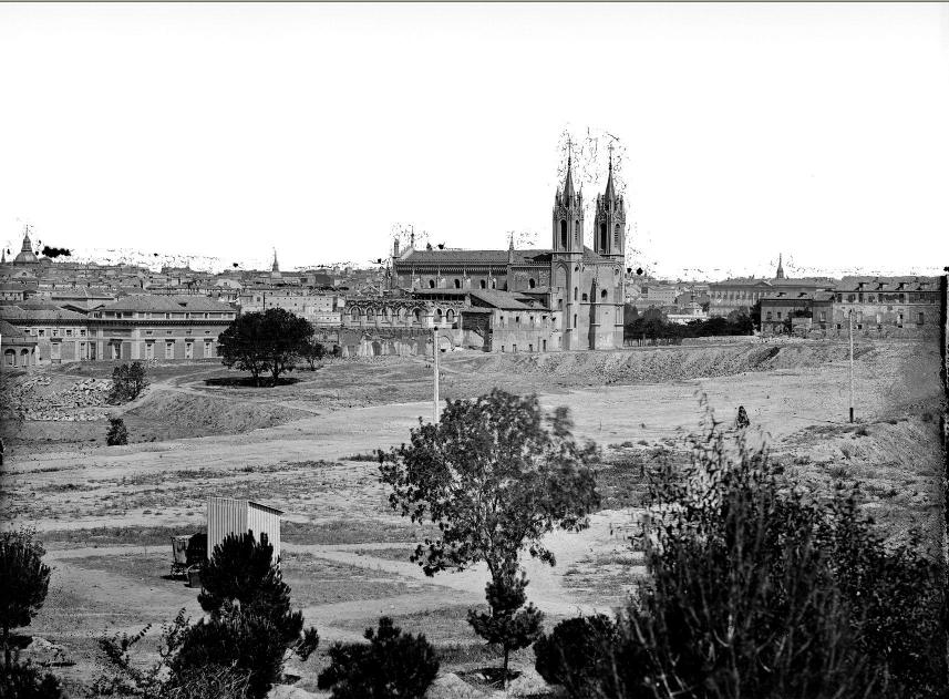 Fotografía de hacia 1870 que muestra el gran solar dejado por la destrucción del Buen Retiro.