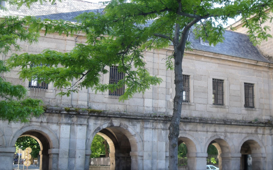 Paso elevado entre la Botica y la Casa de la Compaña.