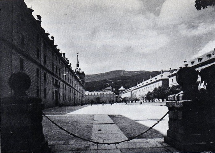 Anónimo: Antigua vista de la Lonja y el Monte de Abantos.