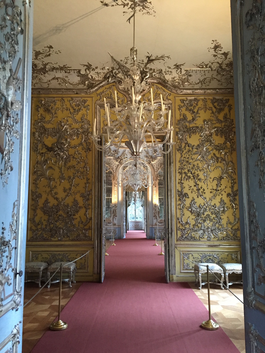 Perspectiva del interior del palacete de Amalienburg.