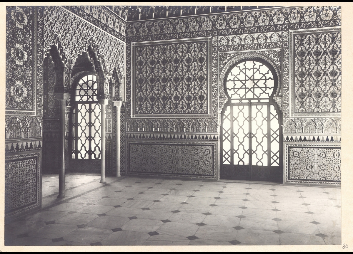 Antigua fotografía de la Sala Árabe del Museo del Ejercito en el Salón de Reinos del antiguo Palacio del Buen Retiro.