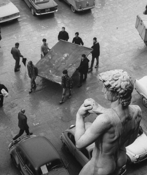 El aluvión en Florencia de 1966 y los "ángeles" salvadores del Renacimiento